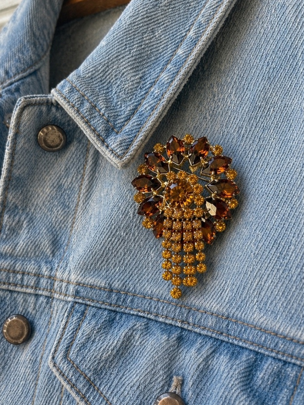 1960s VINTAGE Amber Rhinestone Fringe Brooch Gold Tone Atomic Statement Pin